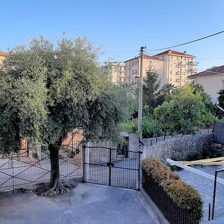 Casa Noemi, A Pochi Passi Dalle Spiagge E Dal Centro Di Arma Di Taggia. Exterior foto
